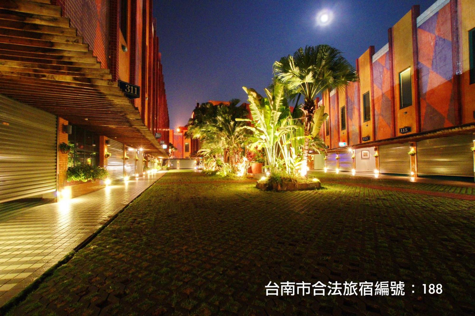 Holiday Motel Tainan Eksteriør bilde